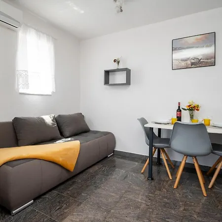With Parking Space - 23221 شقة