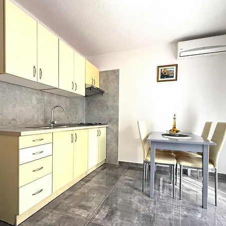 With Parking Space - 23221 Apartman Vir