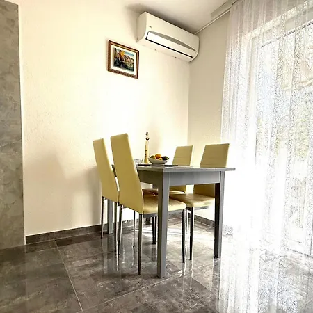 Apartment With Parking Space - 23221
