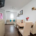 Apartment With Parking Space - 23221