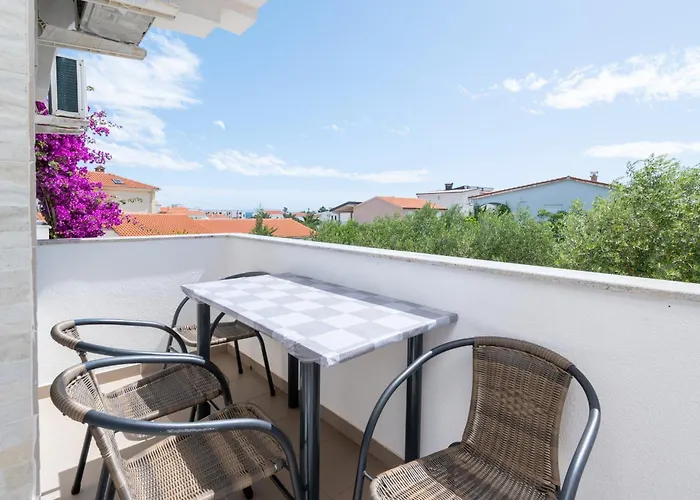 With Parking Space - 23221 Lejlighed Vir