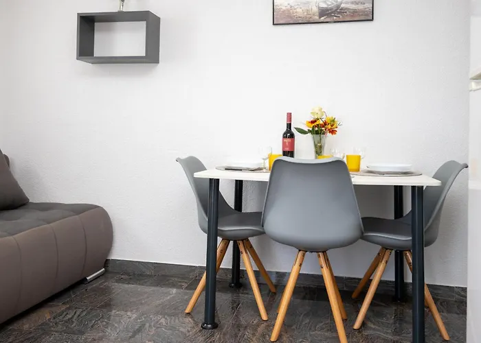 With Parking Space - 23221 Lejlighed *