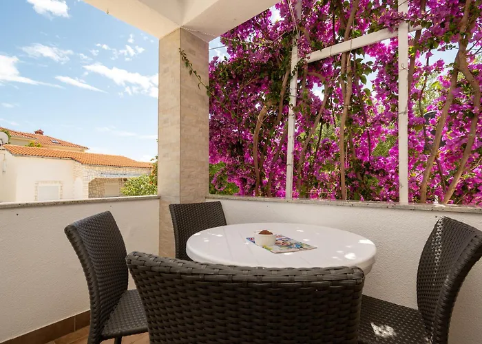 With Parking Space - 23221 Lejlighed Vir